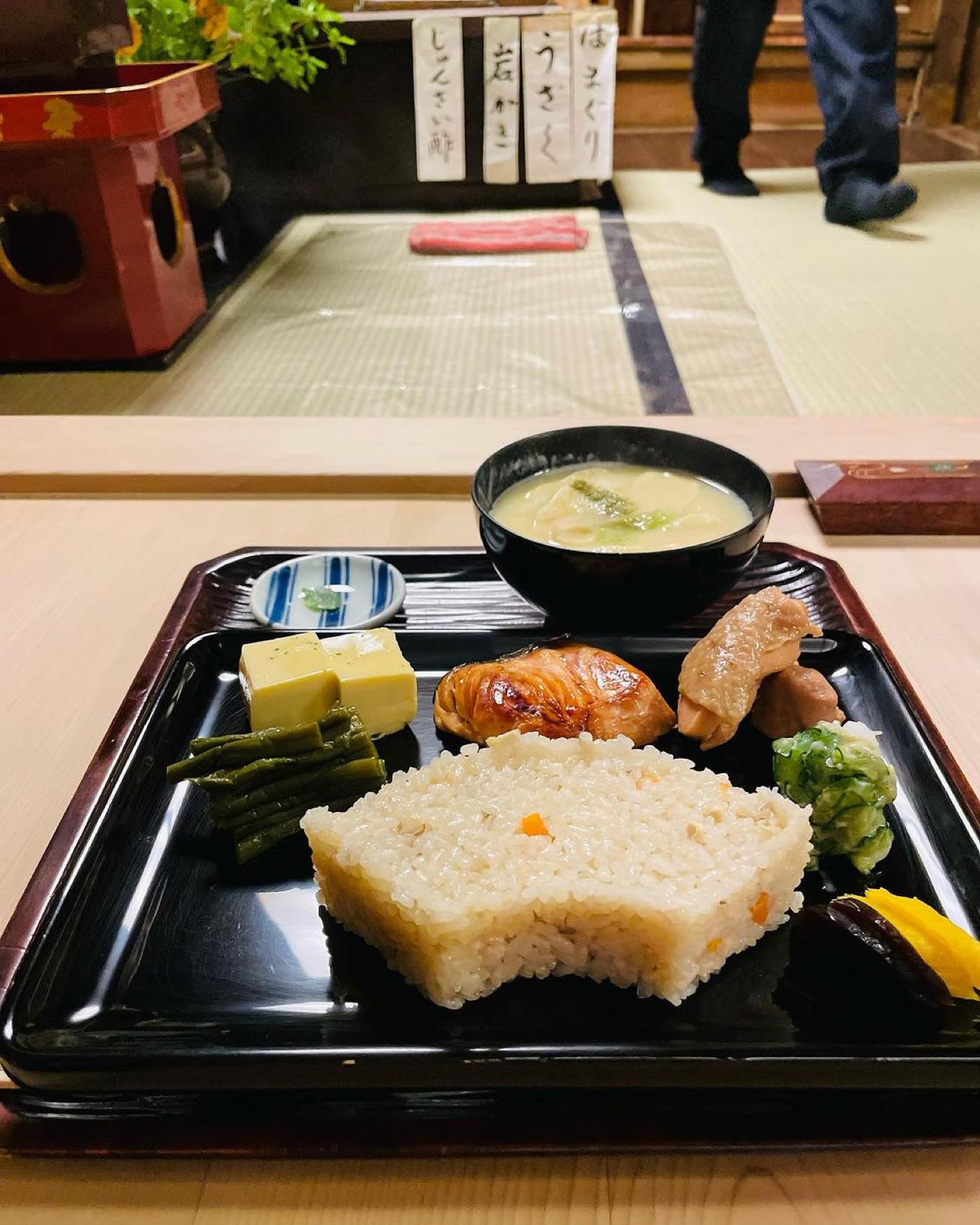 創業90年超の京都・志る幸を徹底解剖！利休弁当と名物白味噌汁の真価