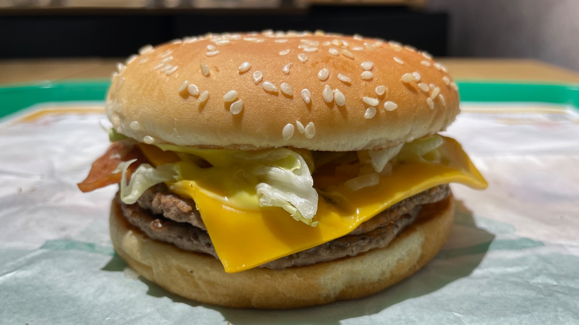 マックのベーコンレタスバーガーは実は太る？2026年最新の真実