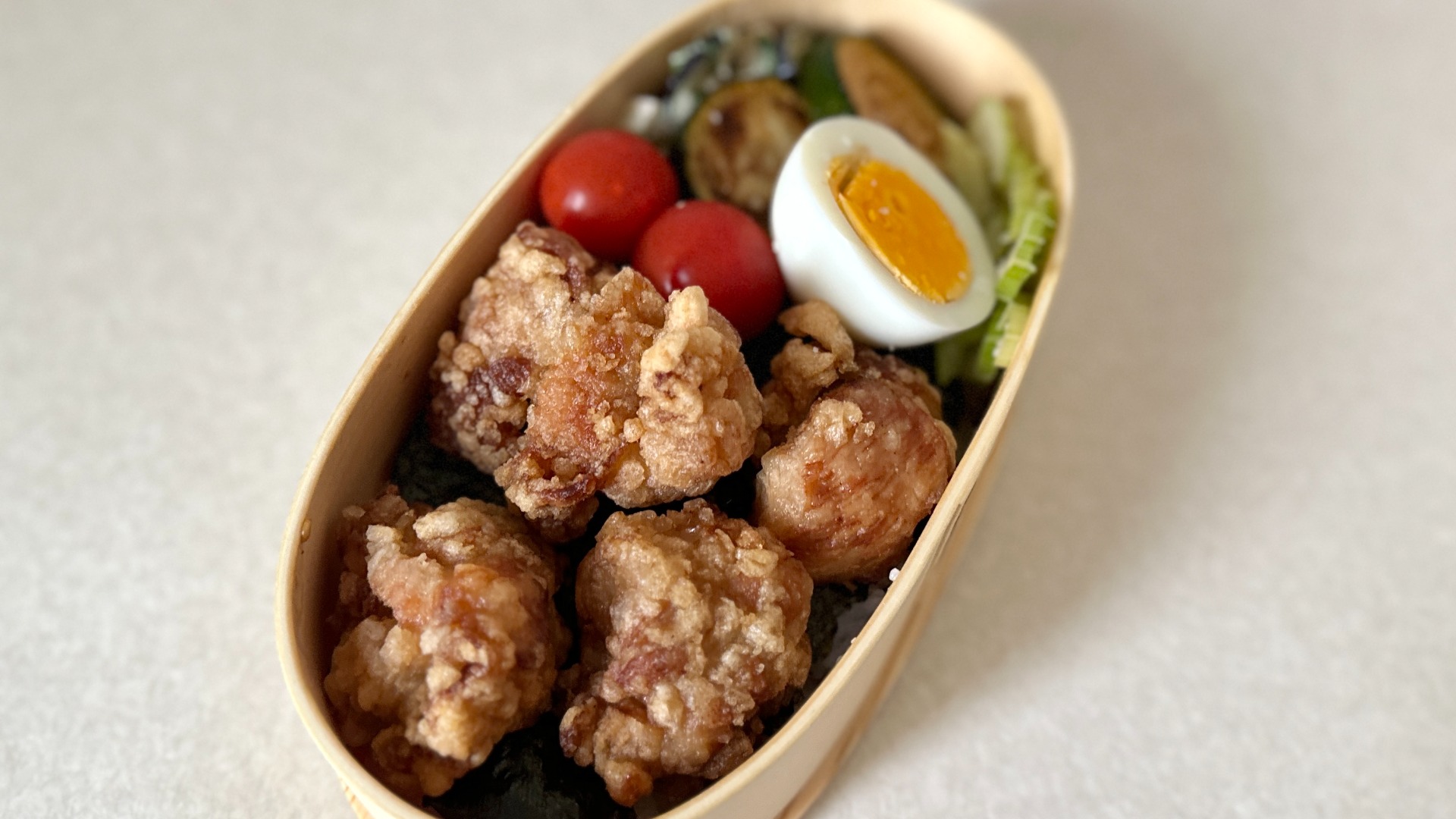 唐揚げ弁当の詰め方で劇的変化！冷めてもサクサク映えるプロ直伝技