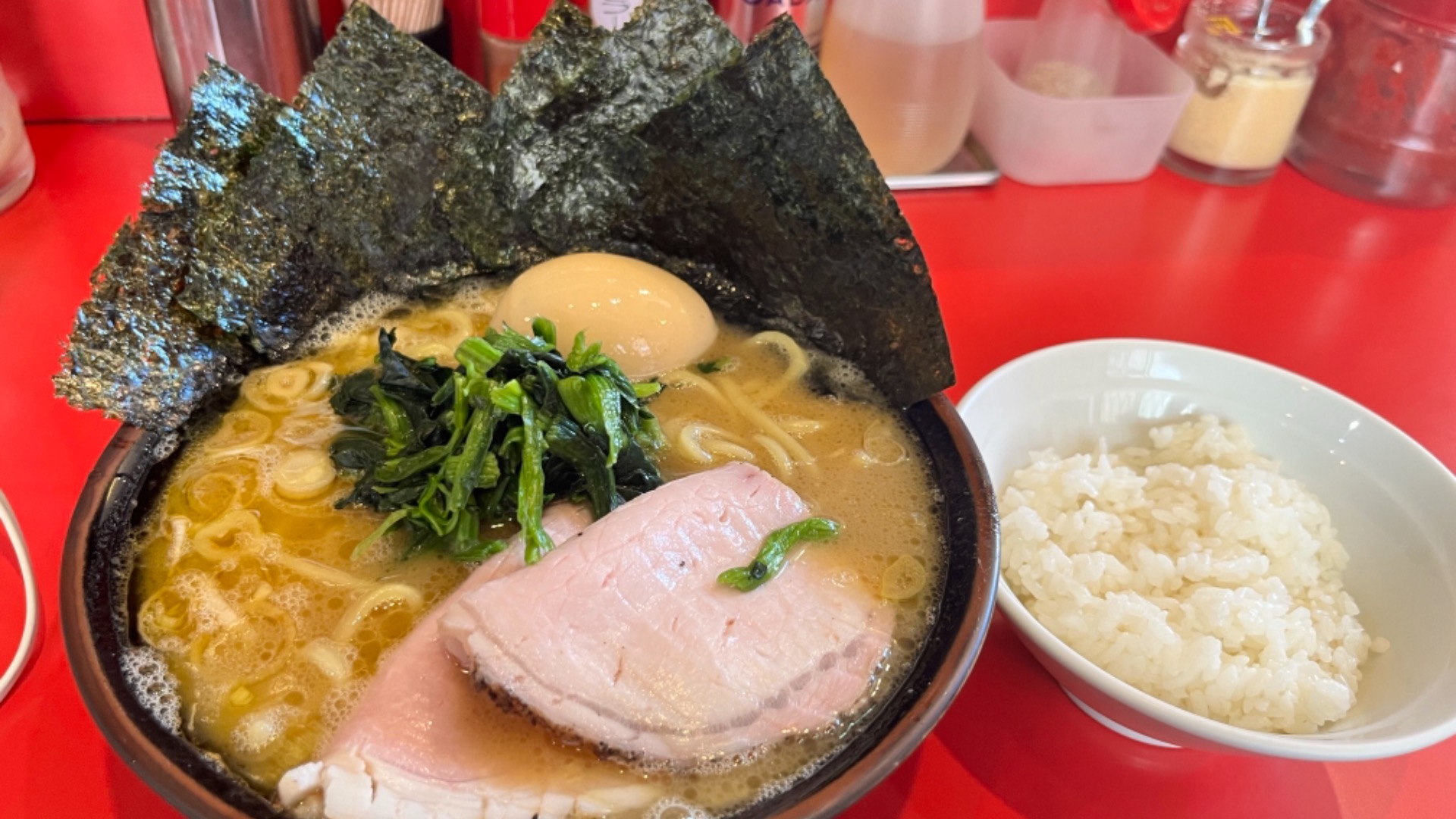神奈川の朝ラーメン完全攻略！早朝営業の家系や煮干し名店を徹底比較