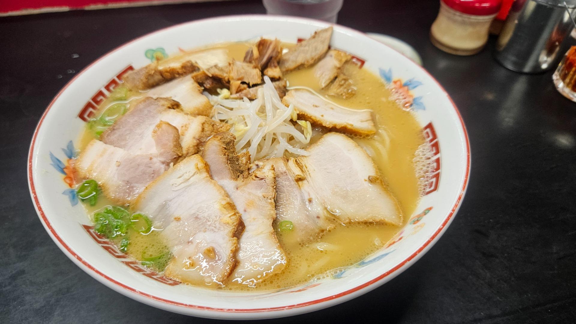 霧島の名店とくだラーメン徹底解剖！濃厚豚骨と絶品肉の真価