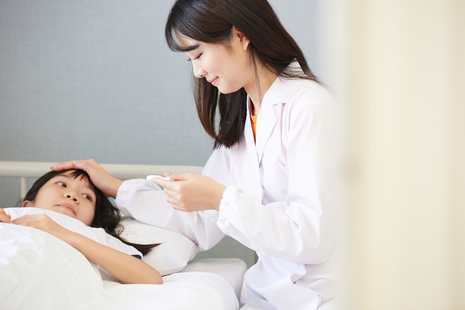 保健室の先生になるには？年収や採用倍率と現場のリアルを徹底解剖