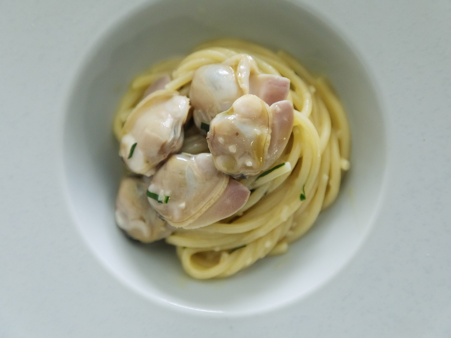 ハマグリのパスタが劇的に旨くなるプロの極意と失敗しない砂抜き術
