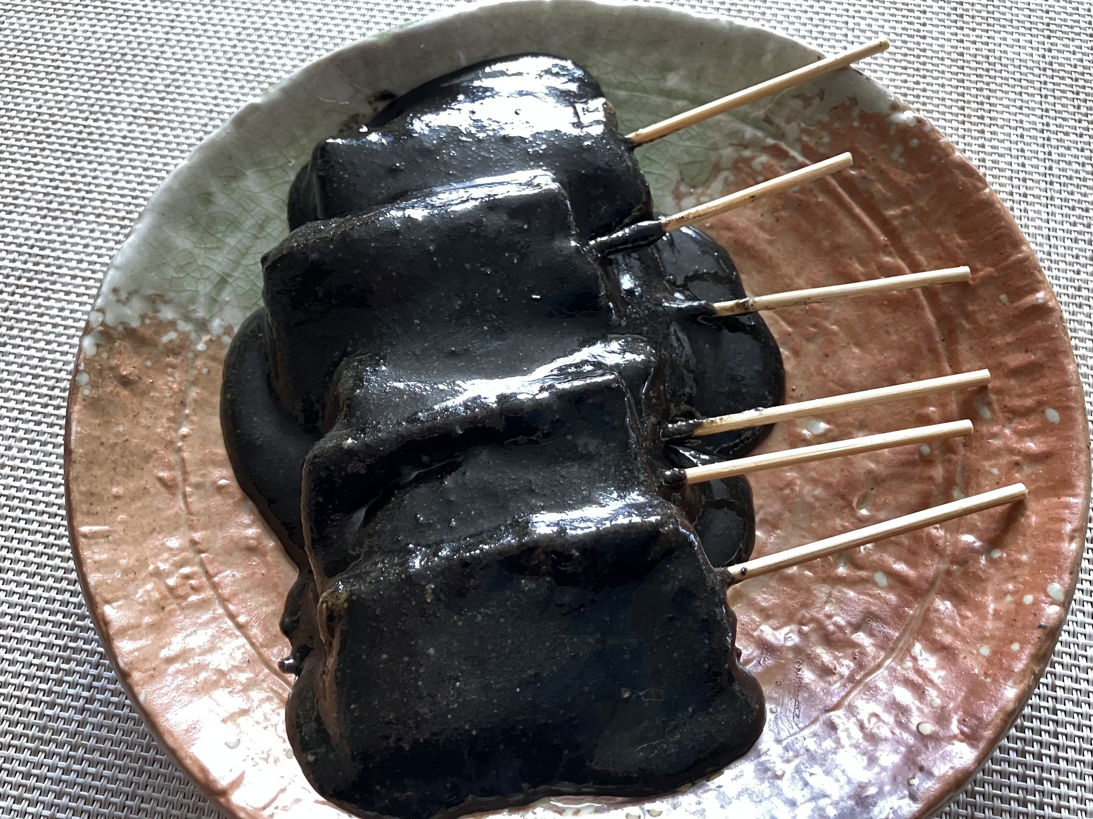 青森・戸田うちわ餅店が午前完売のワケ！秘伝ごまだれと確実な購入法