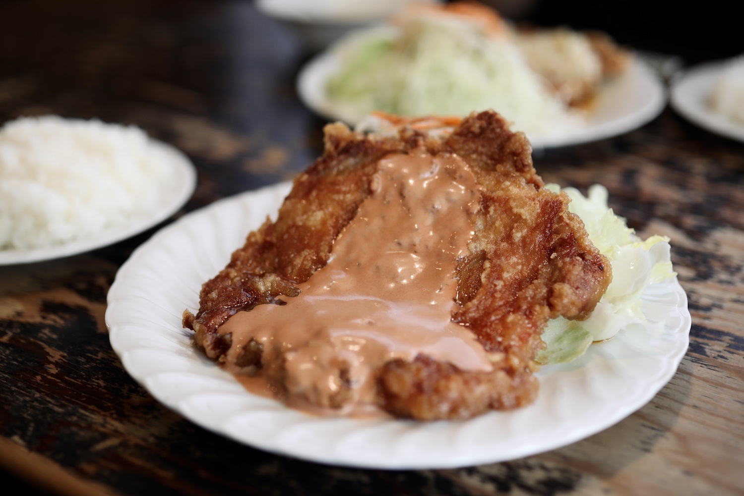 鳥心本店のチキン南蛮はなぜ人を魅了するのか？高知屈指の行列と名店の真相