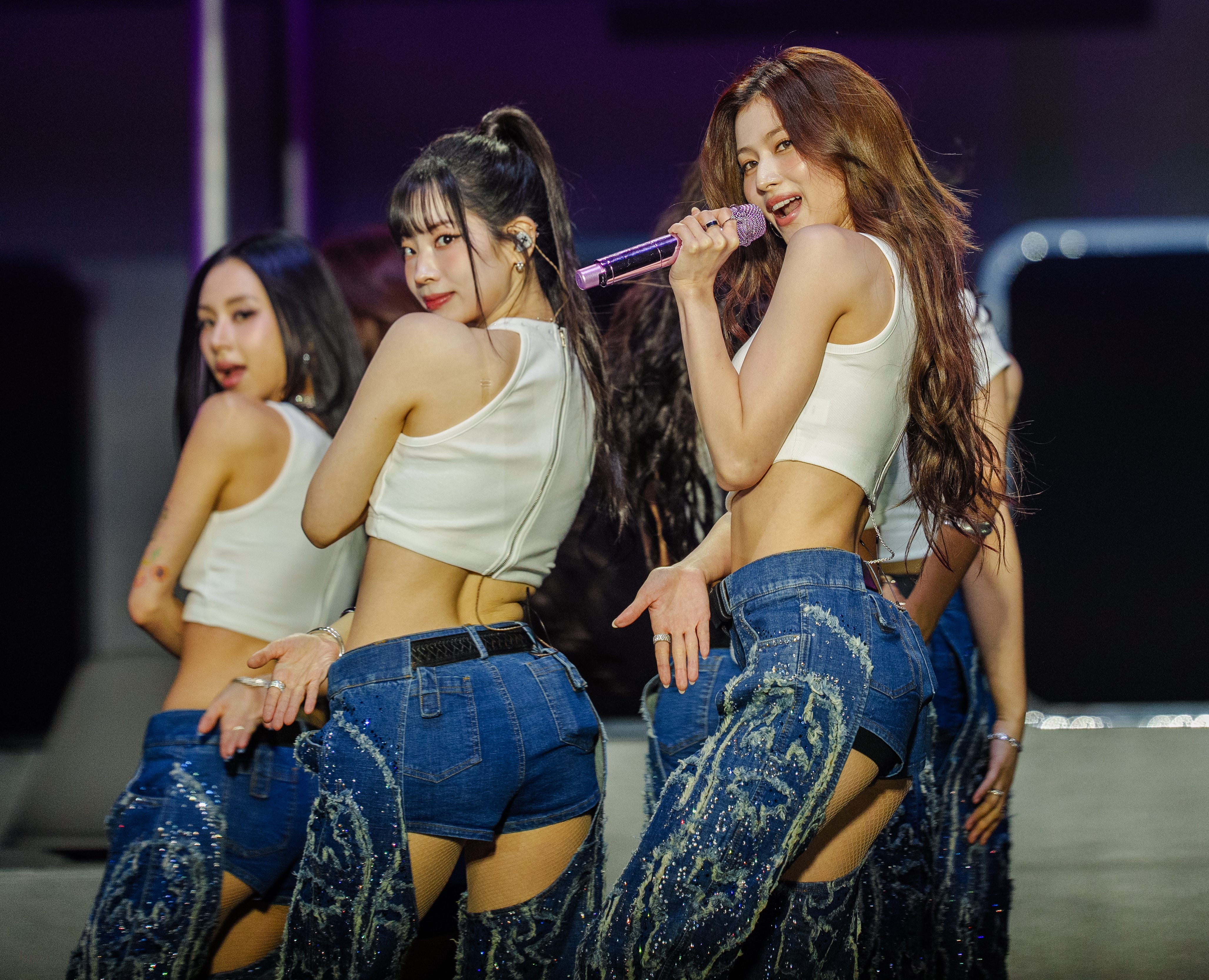 Twiceサナの色気と衣装が話題沸騰の真相！洗練美の秘密と最新動向