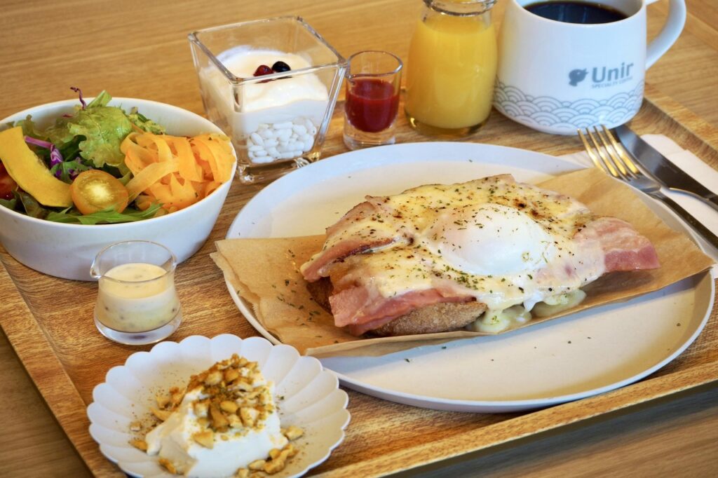 2026年、京都の朝が激変中！伝統の喫茶文化と最新出汁モーニングが織りなす「早朝グルメ」最前線