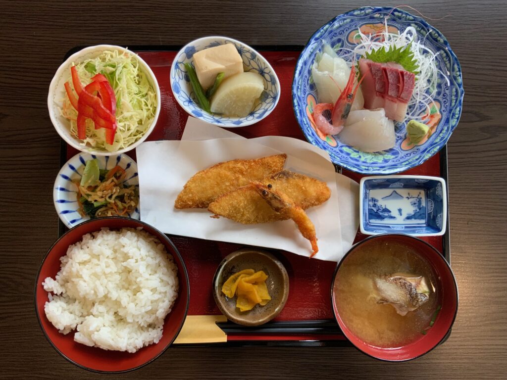 魚津丸食堂の真実｜富山湾の旬海鮮丼と混雑回避法【2026最新】