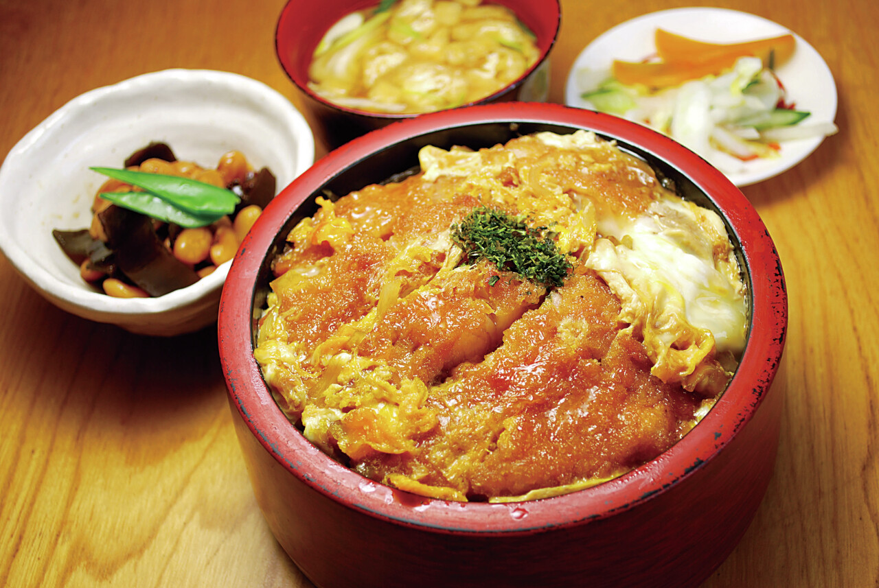 練馬の名店「味の八珍亭」を徹底解剖！特製ラーメンの魅力と混雑攻略