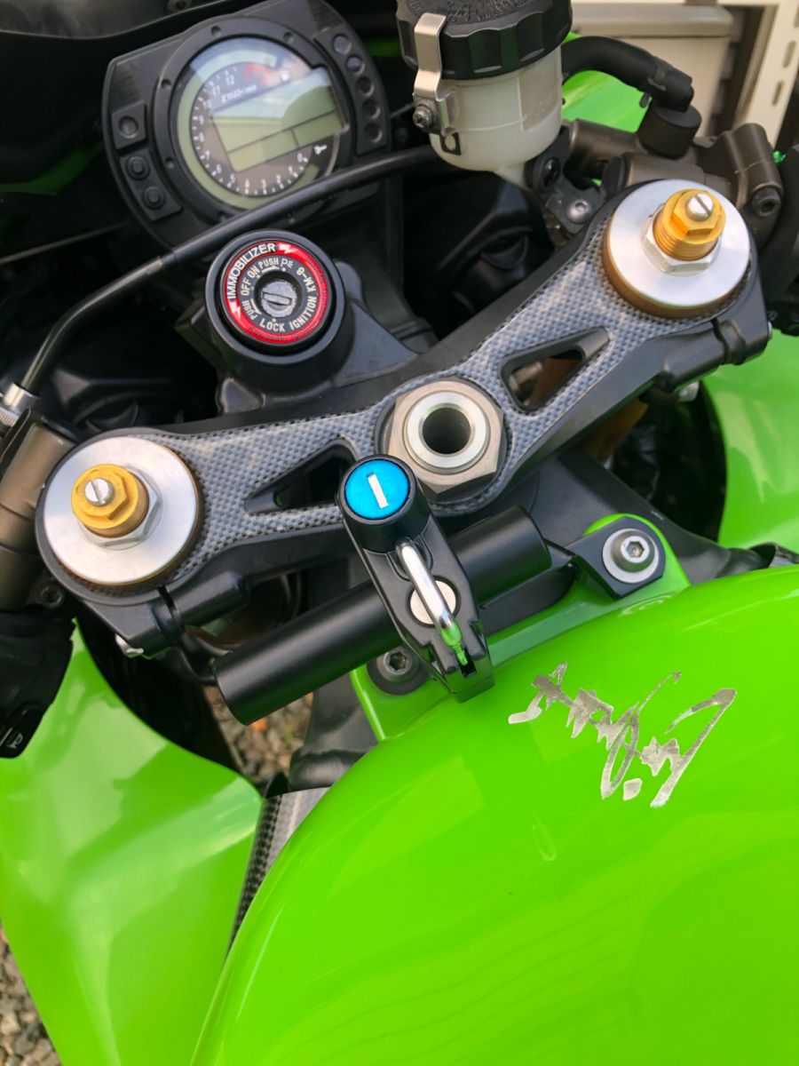 Zx-10Rスマホホルダーの正解は？セパハンの干渉＆防振対策を徹底解説