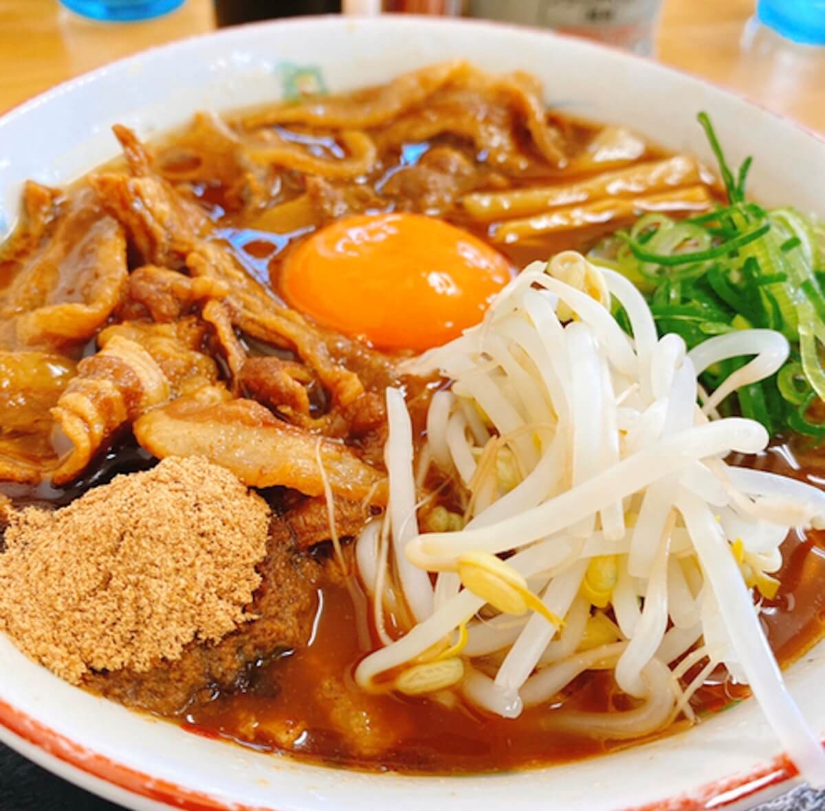 徳島屈指の茶系「やまきょう」徹底解剖！肉玉の極みと混雑攻略