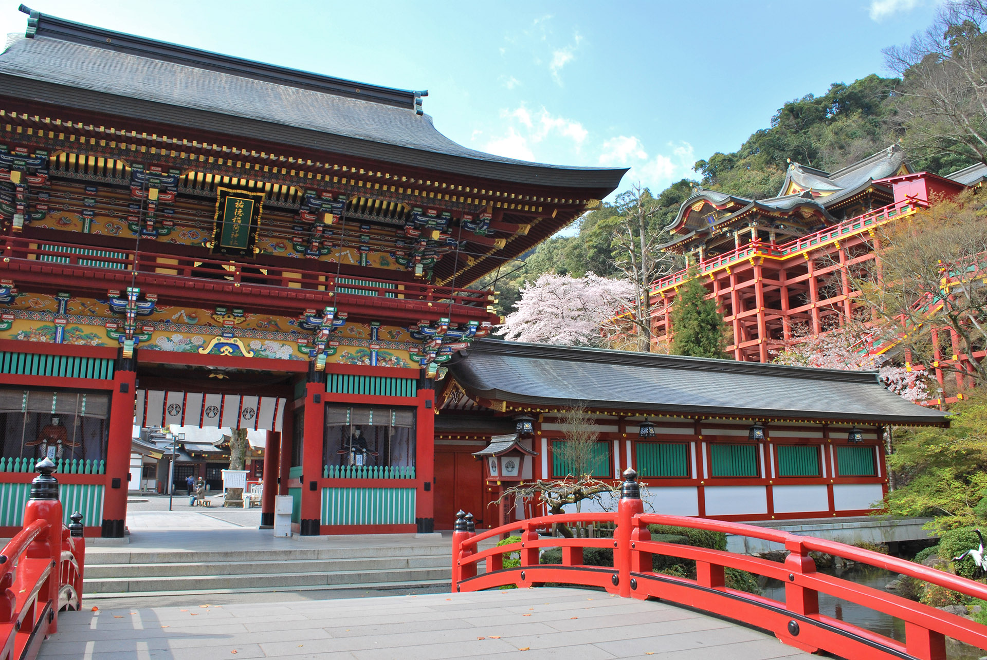 佐賀・祐徳稲荷神社の圧倒的人気の理由とは？絶景本殿と強力ご利益を解剖