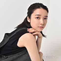 上白石萌音が魅せる「大人の素顔」——最新グラビアで見せた表現者としての新境地と、ファンを魅了する透明感の理由